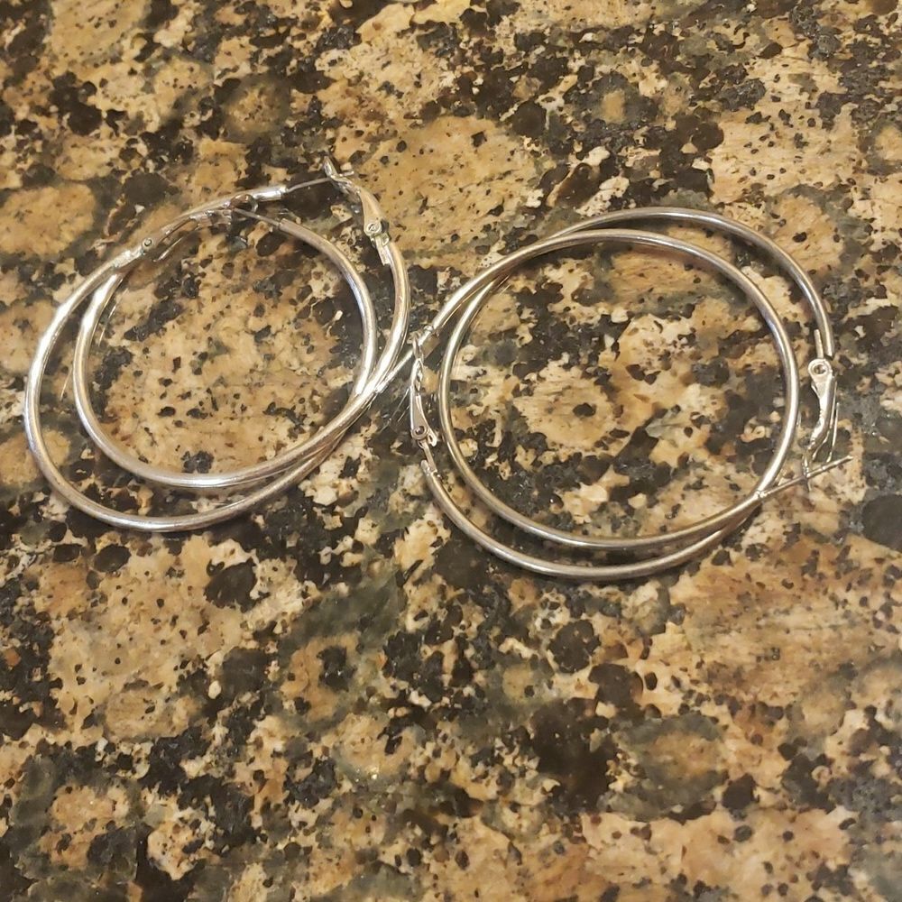 ‎2 Silver Dangle Earrings